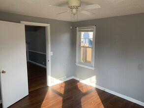 5066 Gladwae Dr in Youngstown, OH - Building Photo - Building Photo