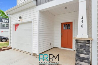 450 Hazelcote Rd in Greenville, SC - Foto de edificio - Building Photo