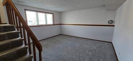 4527 51st St, Unit Duplex 4527 51st St. in Des Moines, IA - Foto de edificio - Building Photo