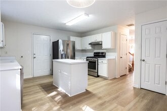 512 Antler Ln in Suwanee, GA - Building Photo - Building Photo