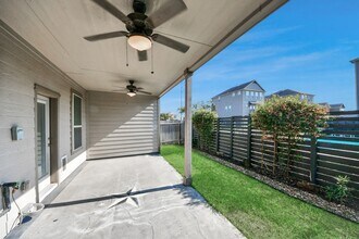 8605 Hollyoaks Creek Ln in Houston, TX - Building Photo - Building Photo