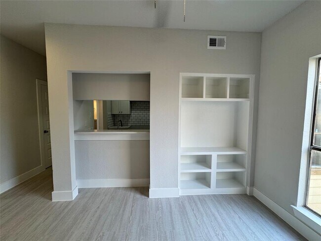 9803 Club Creek Dr in Houston, TX - Building Photo - Building Photo