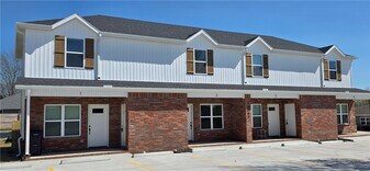 10980 Danny Bryan Rd in Prairie Grove, AR - Building Photo