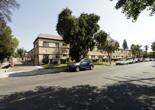 Gordon Manor in Pomona, CA - Foto de edificio - Building Photo