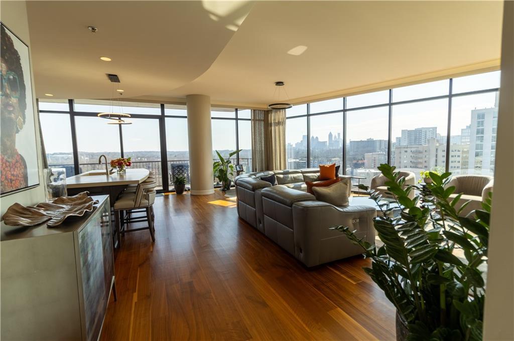 2233 Peachtree Rd NE in Atlanta, GA - Building Photo