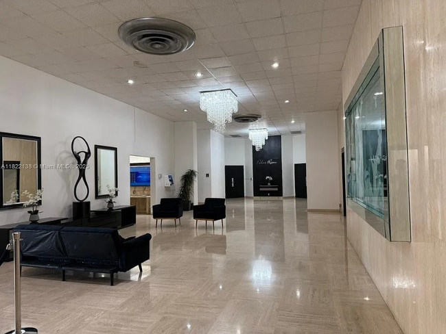 500 Three Islands Boulevard in Hallandale Beach, FL - Foto de edificio - Building Photo