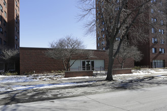 Fifth Avenue Hi-Rise in Minneapolis, MN - Building Photo - Building Photo