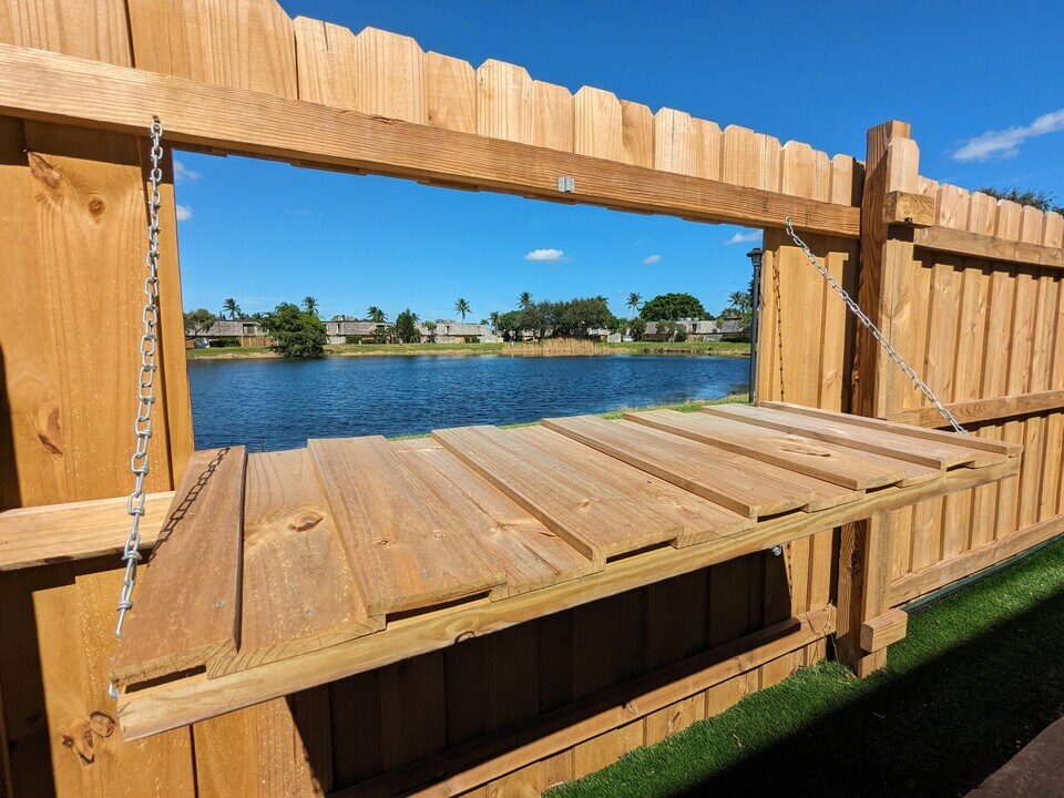 296 Arabian Rd in Palm Springs, FL - Building Photo