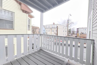 166 Broadway, Unit 2 in Somerville, MA - Building Photo - Building Photo