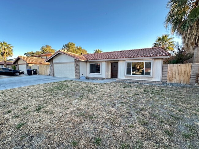 725 W Howell Ave in Ridgecrest, CA - Building Photo - Building Photo