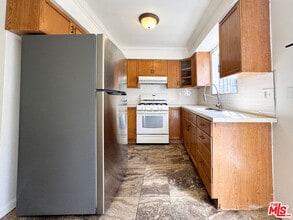 750 Hyperion Ave in Los Angeles, CA - Building Photo - Building Photo