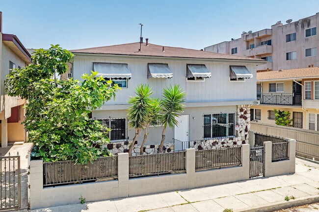 1224 N Mansfield Ave in Los Angeles, CA - Building Photo - Building Photo