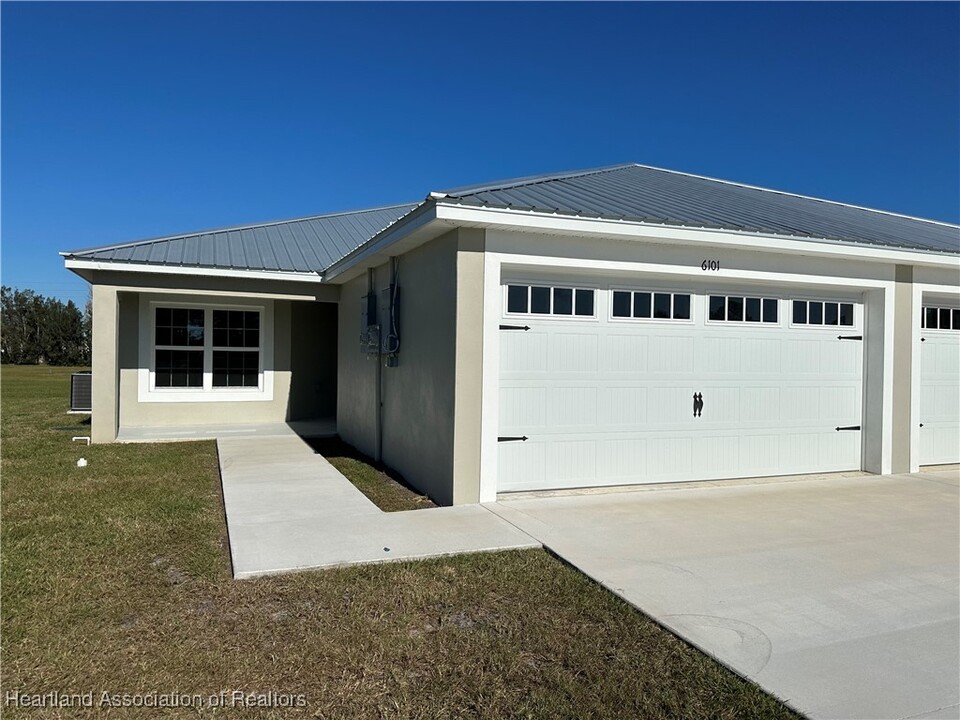 6101 Red Cedar Rd in Sebring, FL - Building Photo