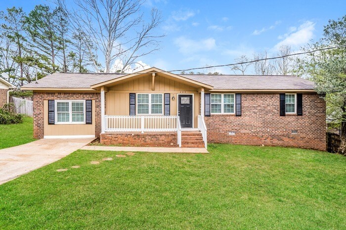 204 Ashley Dr in Pell City, AL - Building Photo