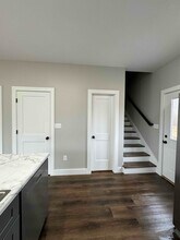 56 Holloway Dr, Unit Apartment #2 in Corbin, KY - Foto de edificio - Building Photo