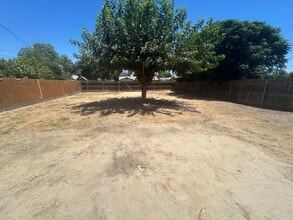 10841 Jensen St in Armona, CA - Building Photo - Building Photo