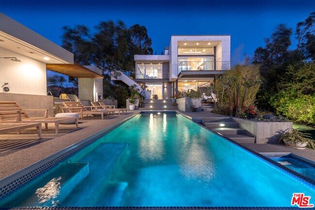 2511 Wild Oak Dr in Los Angeles, CA - Building Photo - Building Photo