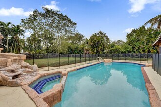 5612 Harding St in Hollywood, FL - Building Photo - Building Photo
