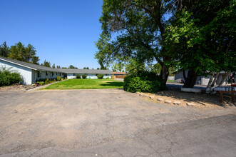 2125 SW Xero Ln in Redmond, OR - Building Photo - Building Photo