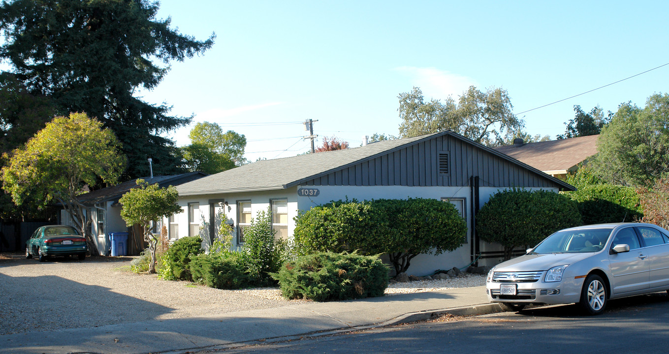 1037 A King St in Santa Rosa, CA - Building Photo