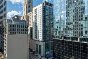 Avenue East in Chicago, IL - Building Photo