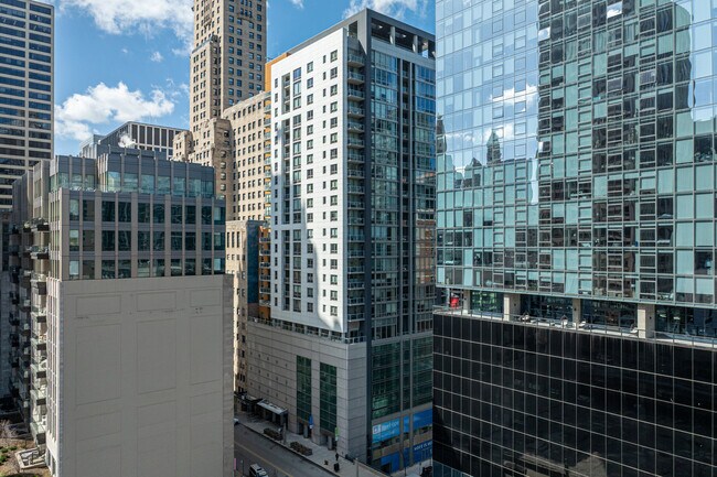 160 E Illinois St
