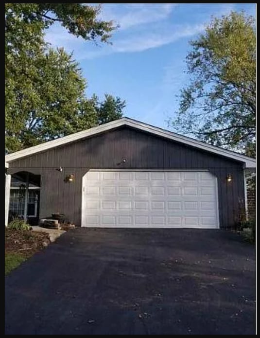property at 1621 Debra Dr