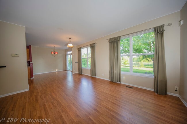 2400 Sunrise Ct in Aurora, IL - Foto de edificio - Building Photo