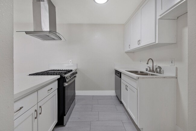 The Arbors in Visalia, CA - Building Photo - Building Photo