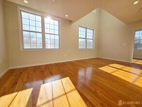 120 Georges Rd in New Brunswick, NJ - Building Photo - Building Photo