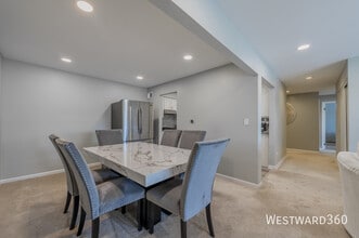 5601 Carriage Way Dr in Rolling Meadows, IL - Building Photo - Building Photo