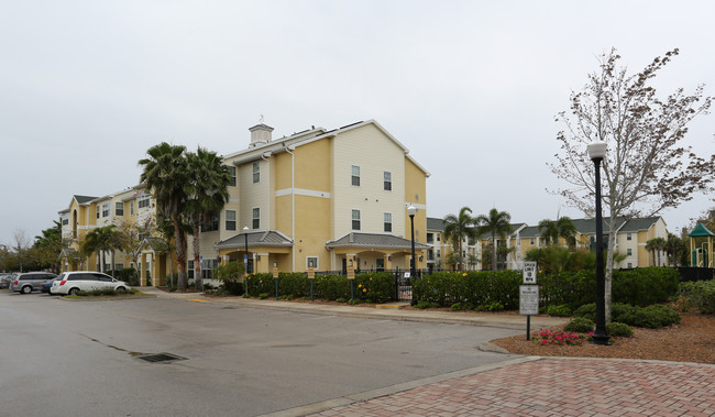 Maple Crest Apartments in Ft. Myers, FL - Building Photo - Building Photo