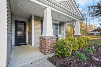 131 Crestwood Ln in Spring Hill, TN - Building Photo - Building Photo