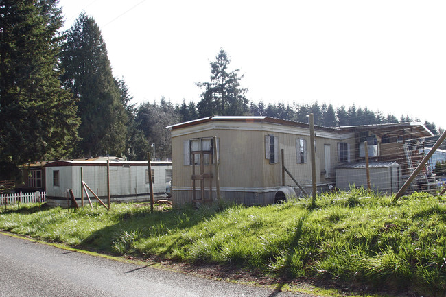 Hilltop Mobile Home Park in Eagle Creek, OR - Foto de edificio - Building Photo