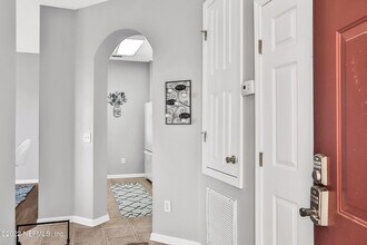 7801 Point Meadows Dr in Jacksonville, FL - Foto de edificio - Building Photo