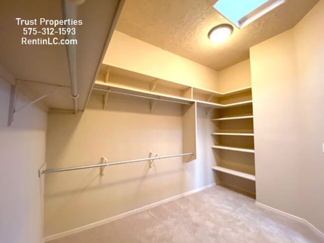 1932 Lone Tree Ln in Las Cruces, NM - Building Photo - Building Photo