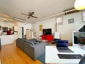 1054 W Cornelia Ave in Chicago, IL - Building Photo - Building Photo