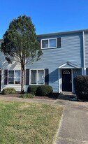 154 Delmar Ln in Newport News, VA - Building Photo