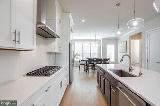 14371 Beckett Glen Cir in Chantilly, VA - Building Photo - Building Photo