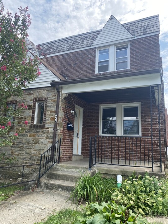 547 Harwood Ave in Baltimore, MD - Building Photo