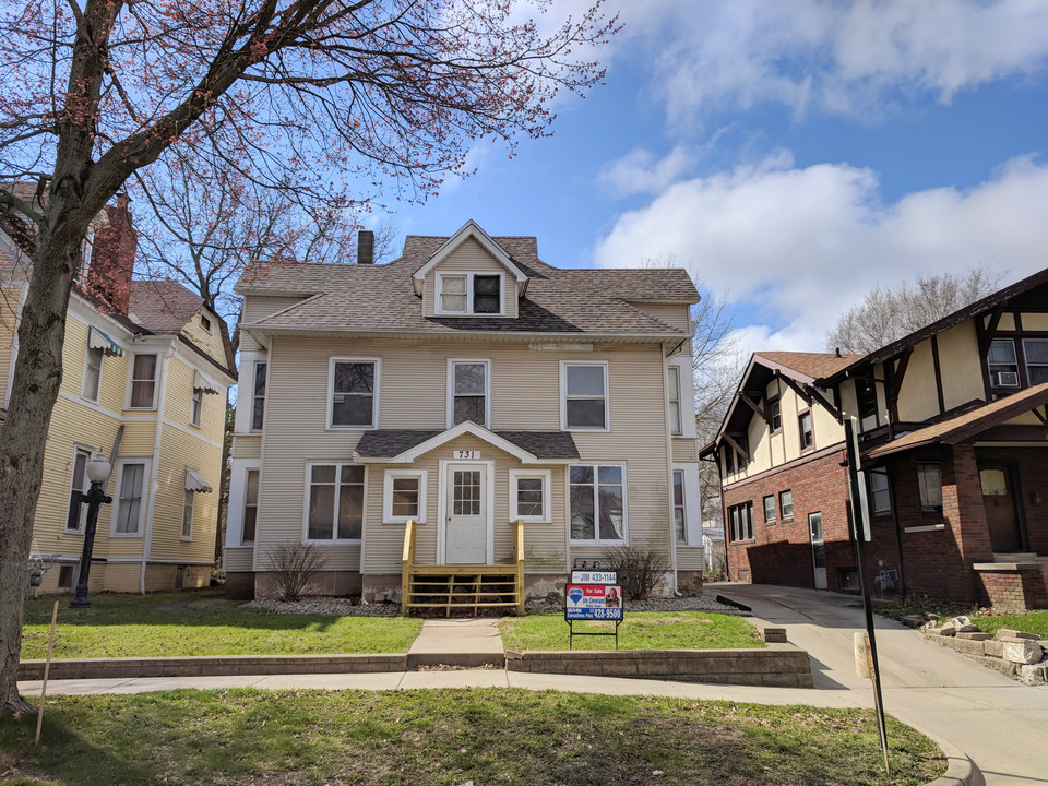 731 W Main St in Decatur, IL - Building Photo