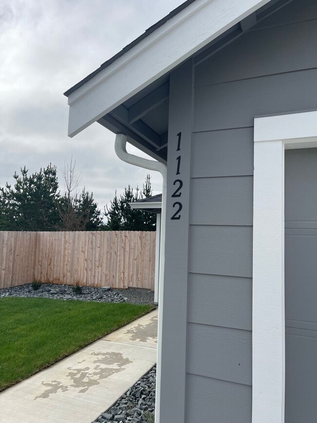 1122 Chelsea Wy in Mckinleyville, CA - Building Photo - Building Photo