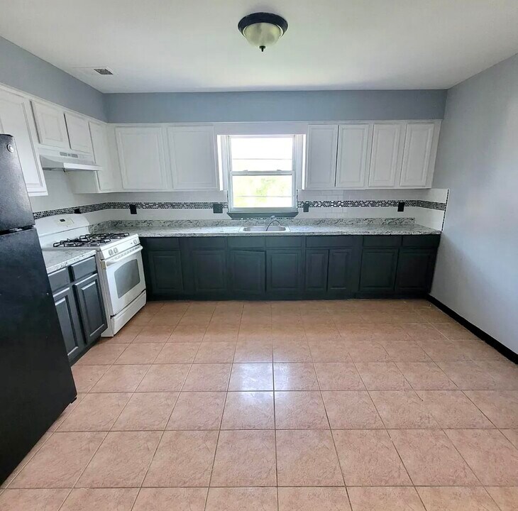 153 S 7th St, Unit 2 in Newark, NJ - Building Photo