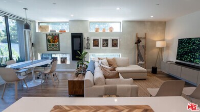 2811 Waverly Dr in Los Angeles, CA - Building Photo - Building Photo