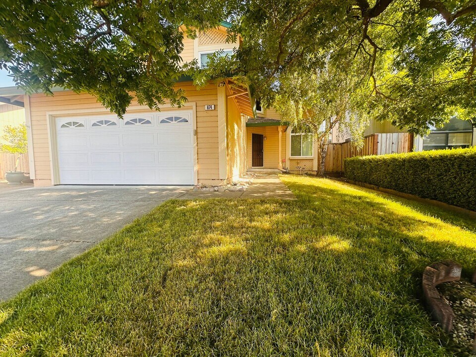 674 Claudius Way in Windsor, CA - Building Photo
