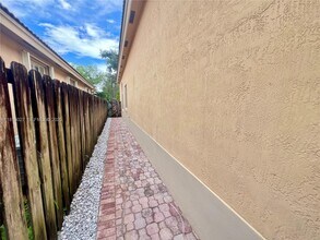 16020 SW 91st Ct in Palmetto Bay, FL - Building Photo - Building Photo