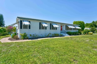 7075 SE Bluebird Cir in Hobe Sound, FL - Building Photo - Building Photo