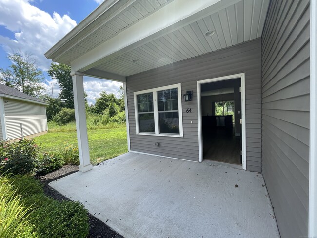 37 Hunters Ln in Southington, CT - Building Photo - Building Photo