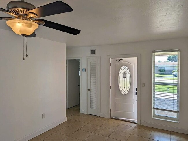 7921 NW 13th St in Pembroke Pines, FL - Building Photo - Building Photo