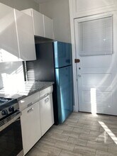 1645 W Touhy Ave in Chicago, IL - Building Photo - Building Photo